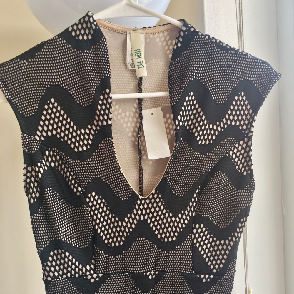 Steps NY form fitting bodycon dress